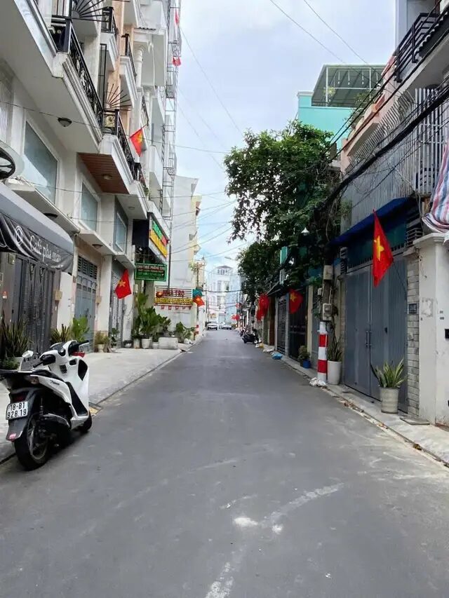 CHỈ HƠN 100TR/M2 - TÂN BÌNH BÀU CÁT - 132M2 - HEM 6M - CHÍNH CHỦ BAN GẤP LH XEM NHÀ ngay 🏡 Hẻm nhựa 6m kinh doanh, làm văn phòng hay xây căn hộ cho thuê LÝ TƯỞNG 🌹Nhà chính chủ lâu năm nay cần tiền bán gấp. 👉👉👉Pháp lý: Chuẩn, sổ hồng công chứng ngay.